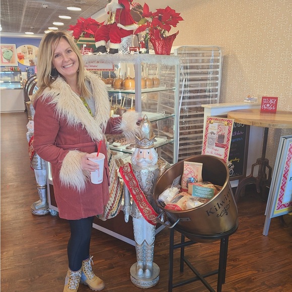 Meet your Posher, Leah - Picture 10 of 16